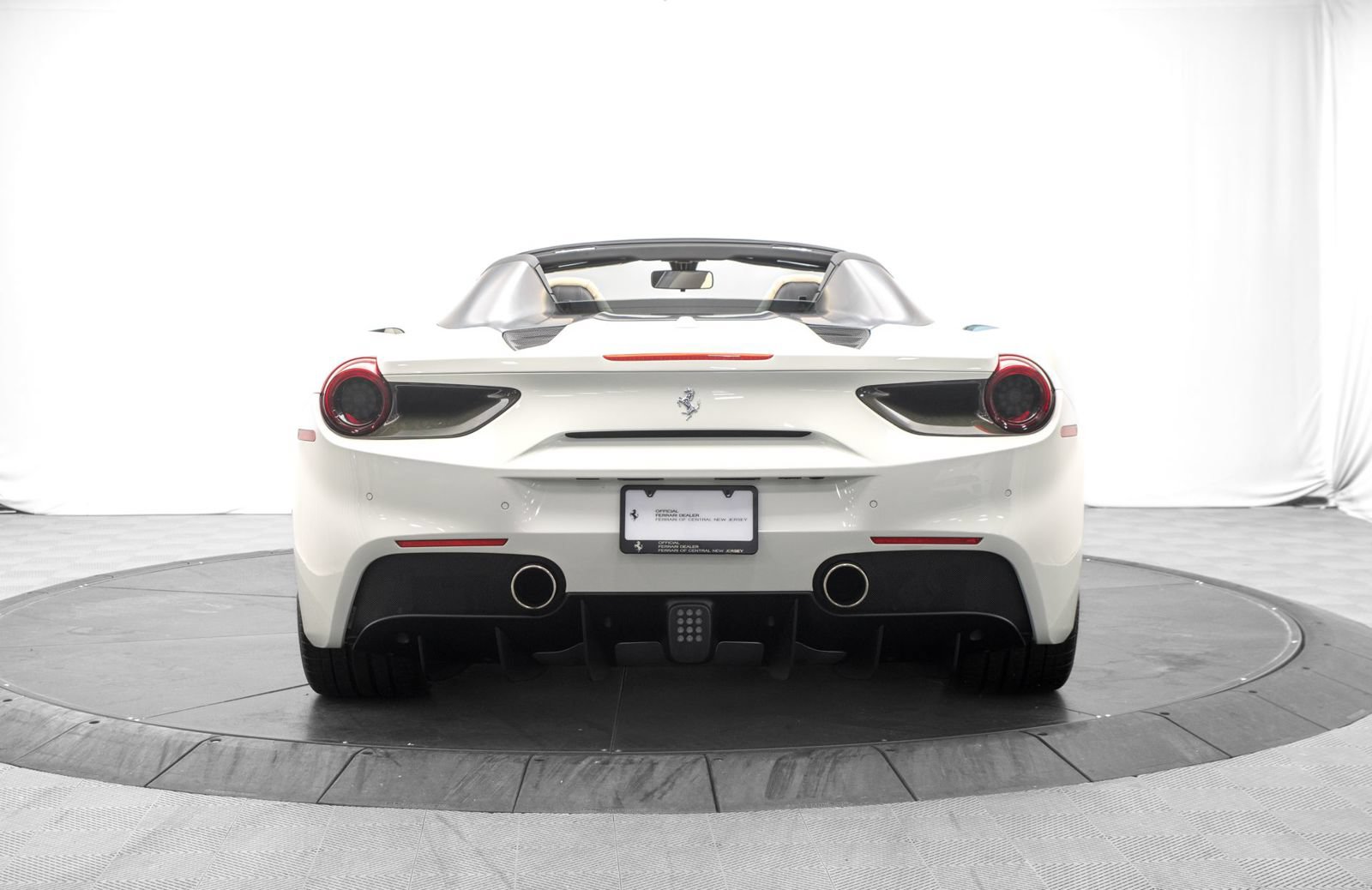 Used 2018 Ferrari 488 Spider RWD image 4