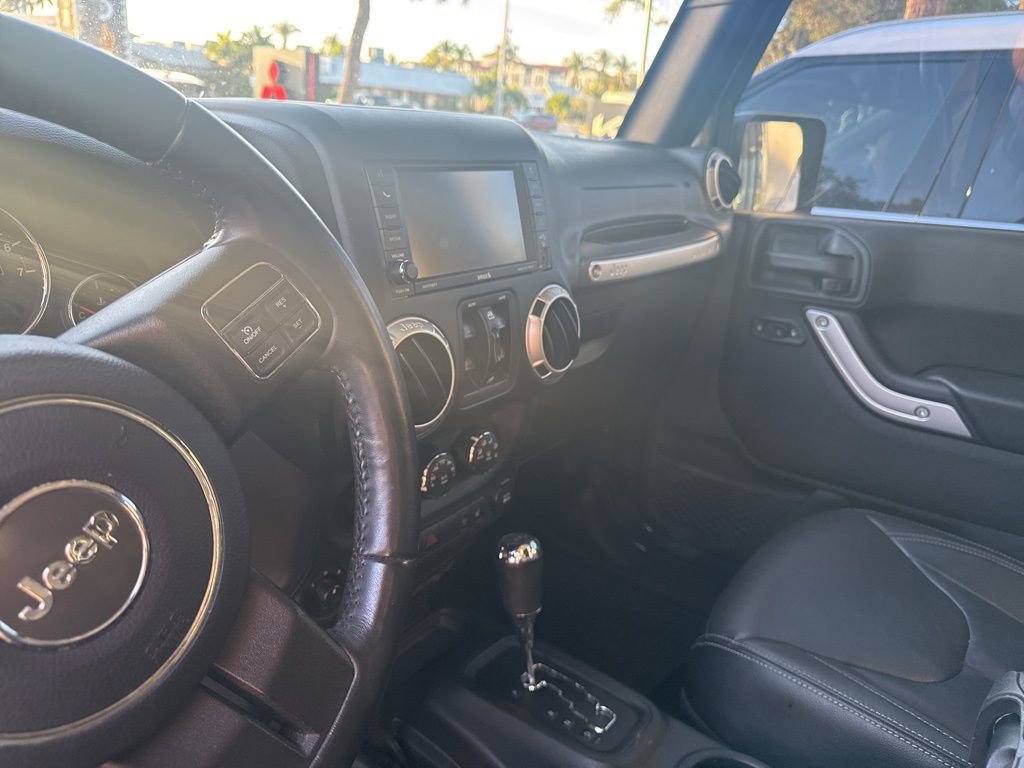 Used 2017 Jeep Wrangler Unlimited Sahara w/ Connectivity Group image 6