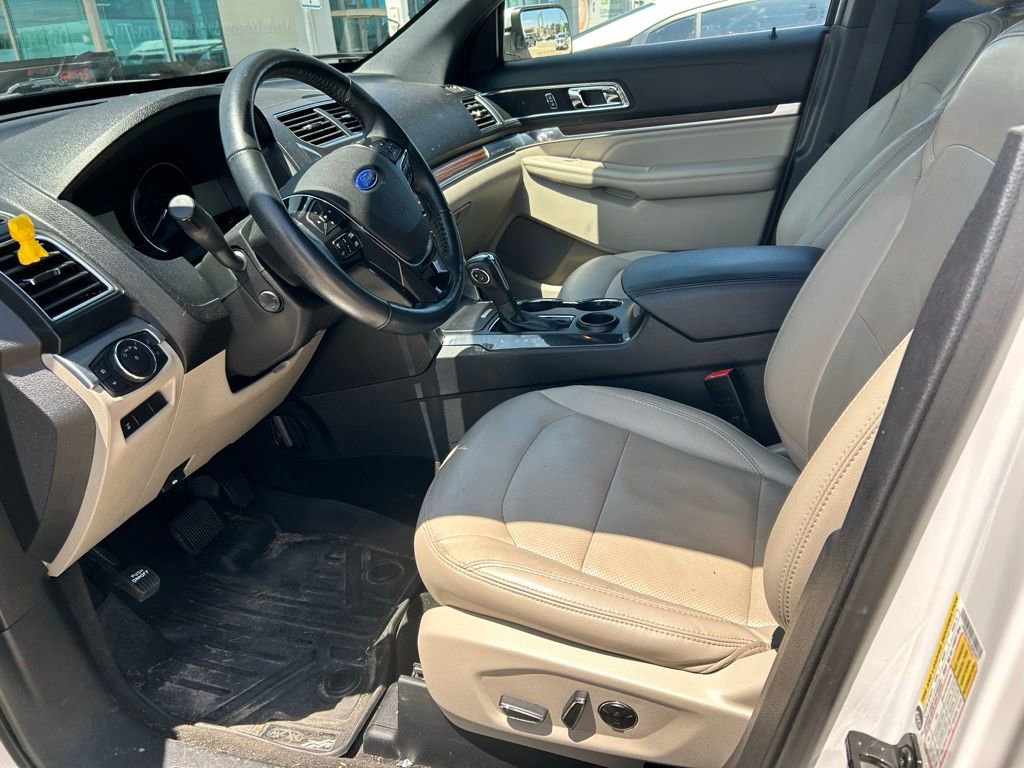 Used 2018 Ford Explorer Limited w/ Equipment Group 301A FWD image 11