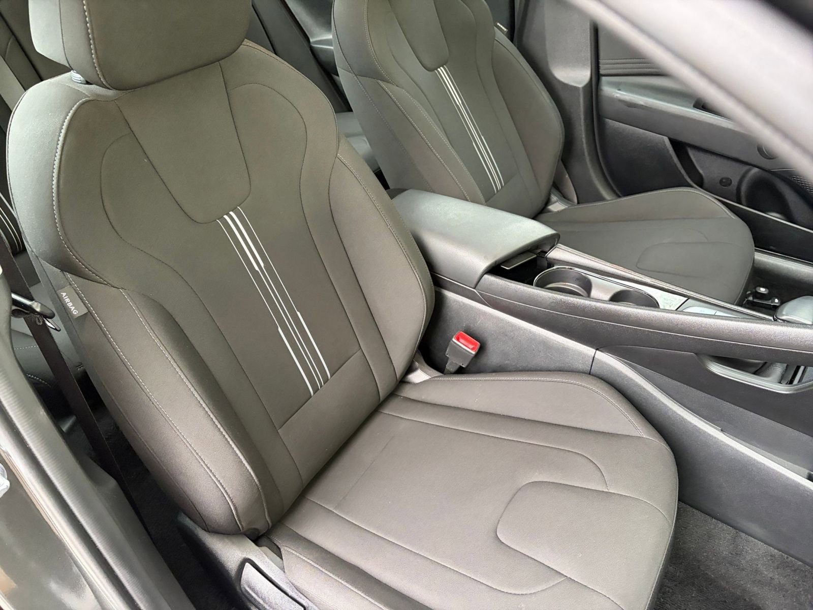 Used 2025 Hyundai Elantra SEL FWD image 36