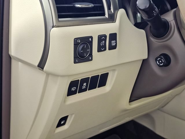 Used 2018 Lexus GX 460 Premium w/ Premium Package AWD/4WD image 25