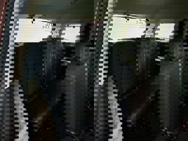 Used 2022 Kia Carnival EX image 27