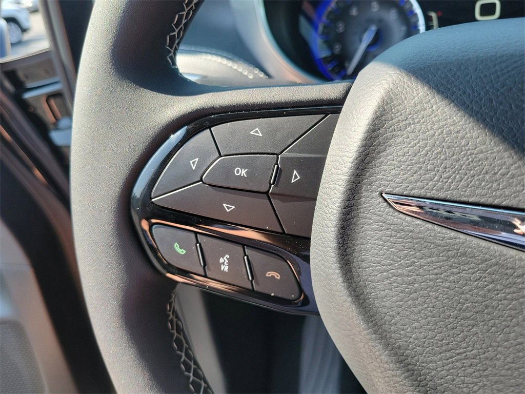 New 2026 Chrysler Pacifica Limited image 28