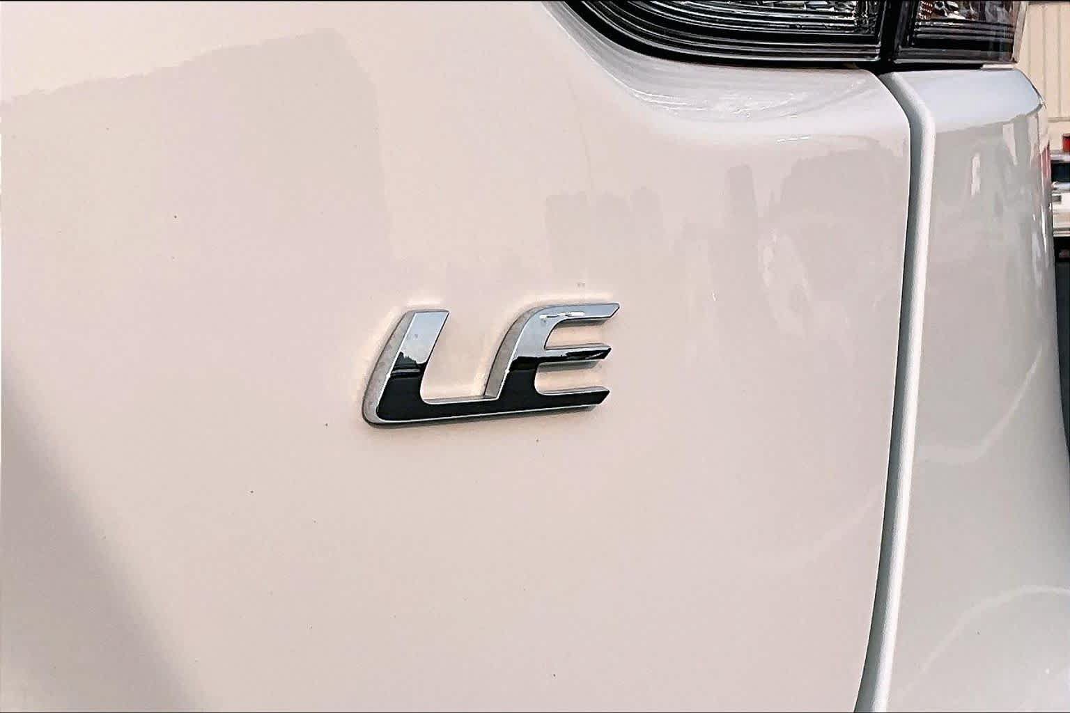 Used 2025 Toyota Corolla LE FWD image 10