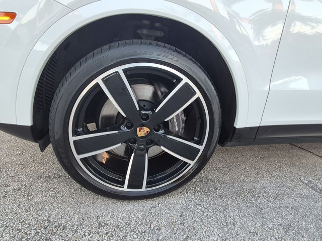 Used 2023 Porsche Cayenne Platinum Edition AWD/4WD image 25