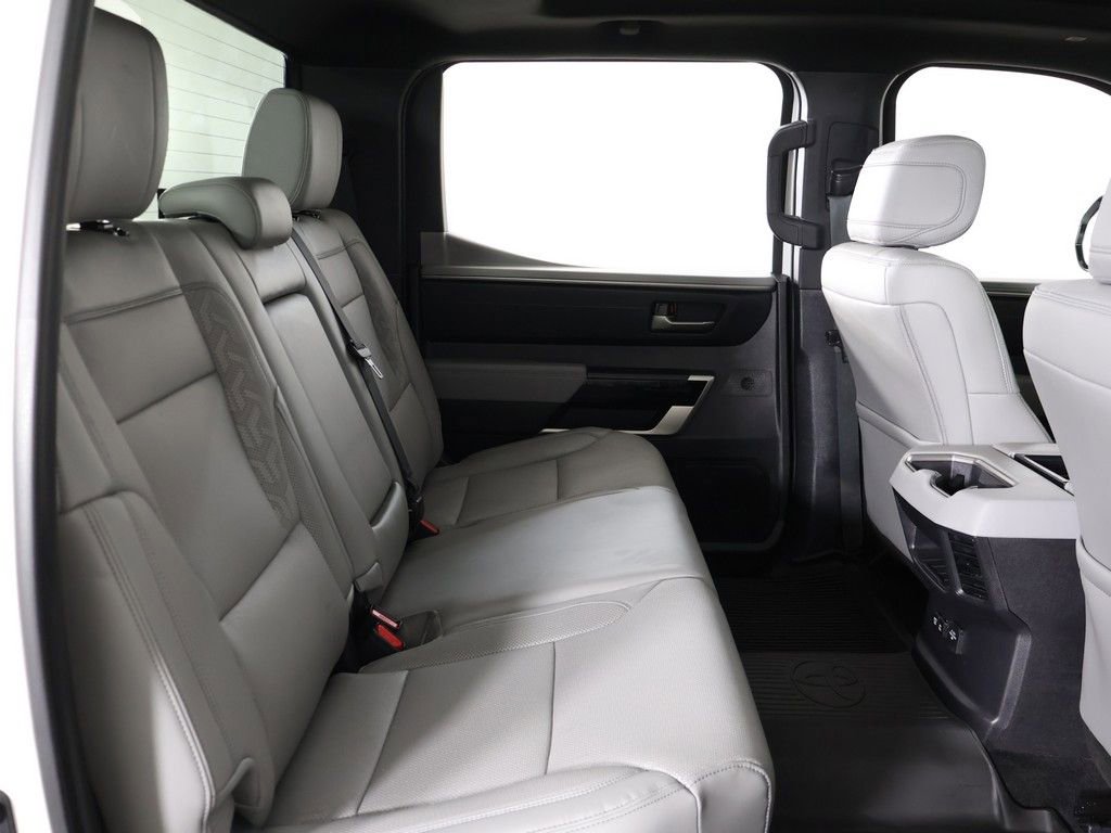 Used 2025 Toyota Tundra Limited AWD/4WD image 37