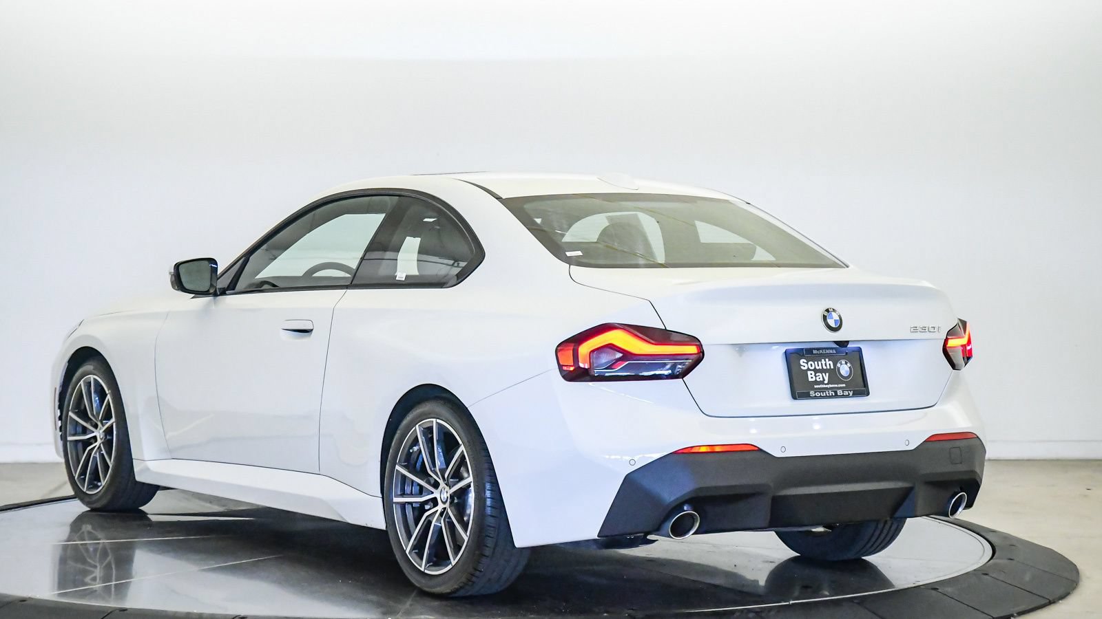 Used 2023 BMW 230i Coupe w/ Convenience Package RWD image 2