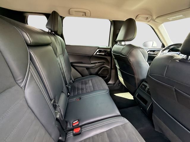 Used 2023 Mitsubishi Outlander SE Black Edition image 27