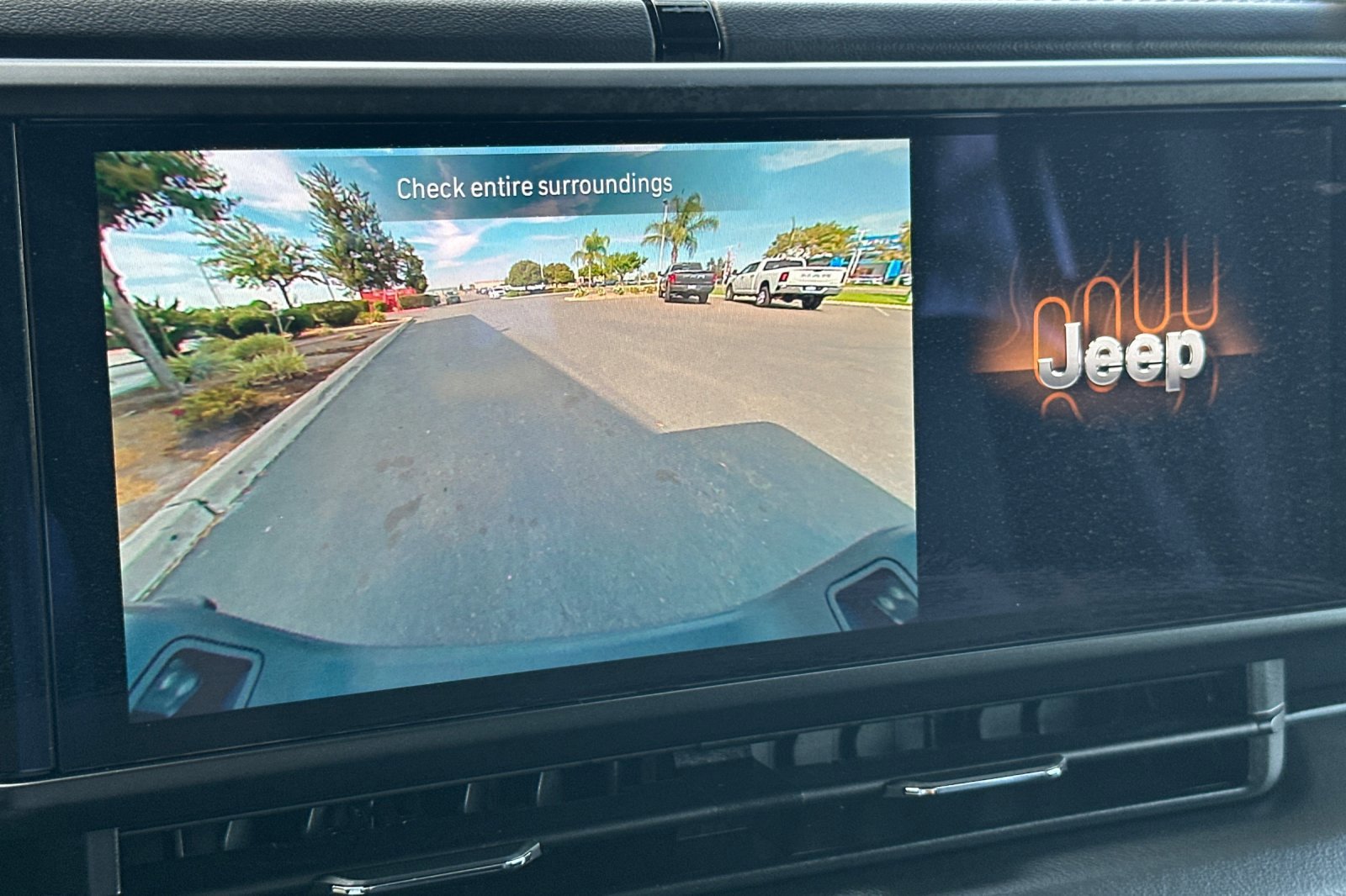 New 2025 Jeep Gladiator Sport image 18