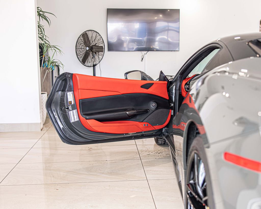 Used 2018 Ferrari 488 GTB RWD image 31