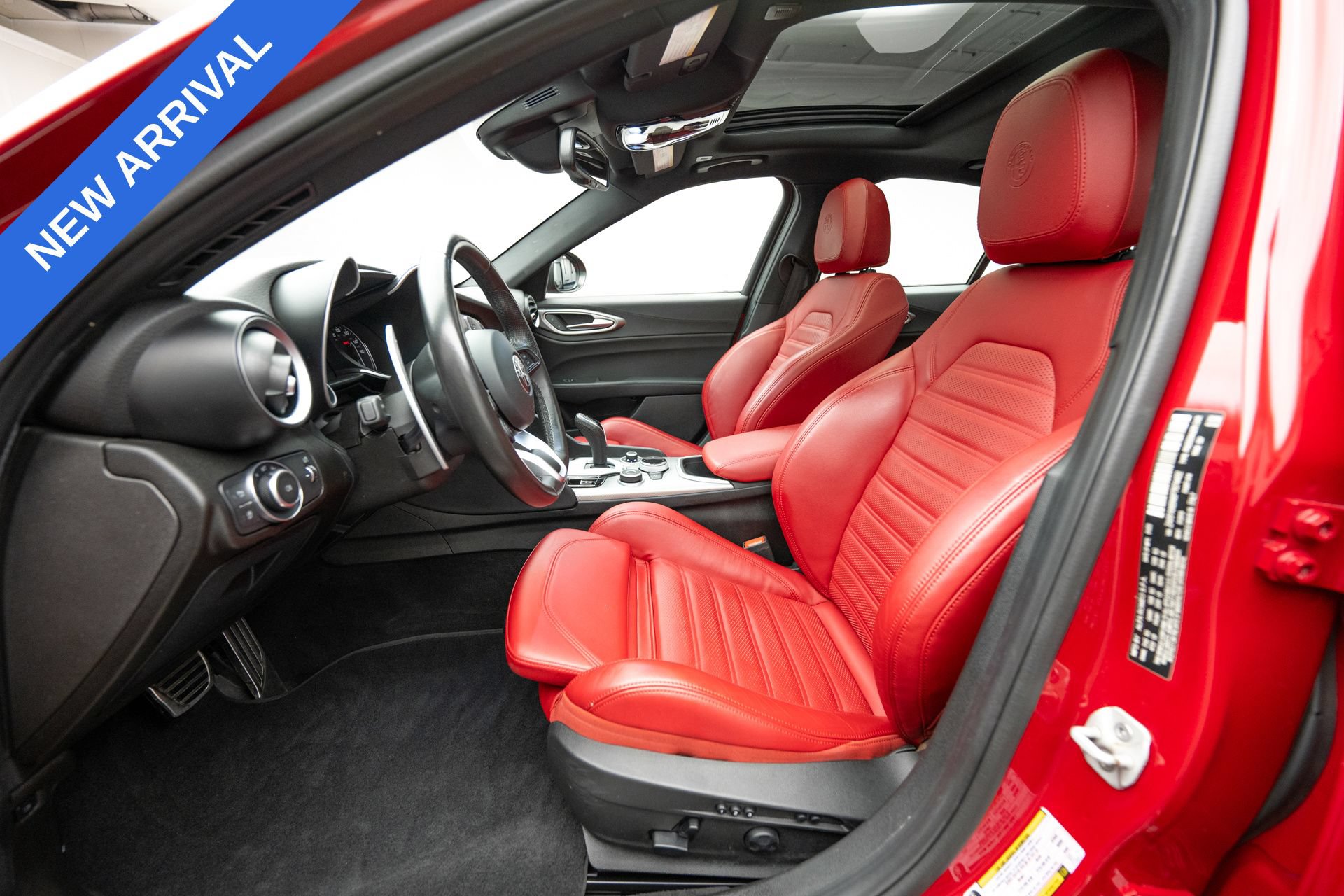 Used 2023 Alfa Romeo Giulia Veloce AWD/4WD image 10