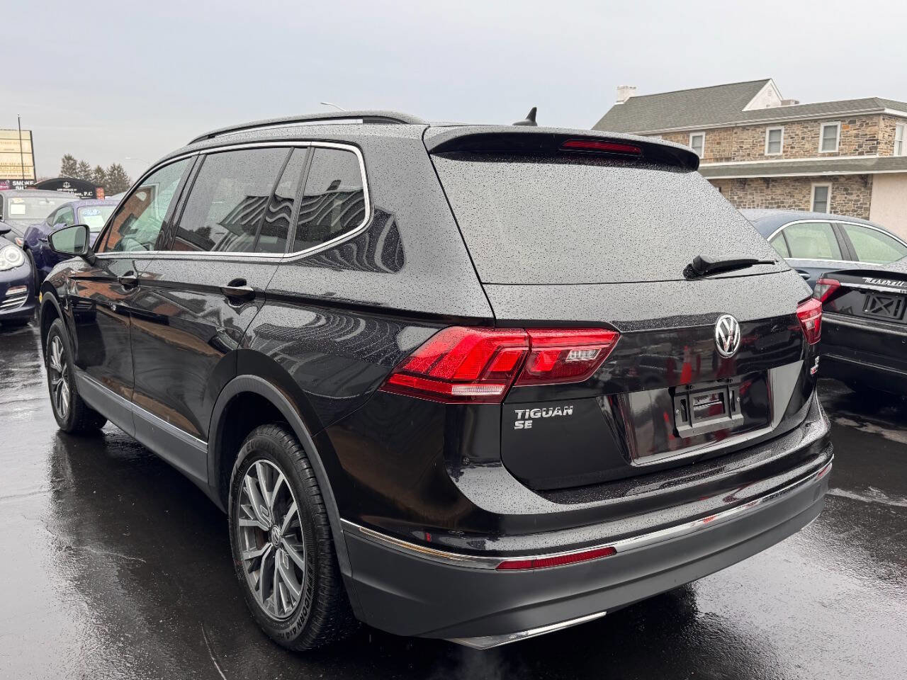 Used 2018 Volkswagen Tiguan SE w/ Panoramic Sunroof Package image 6