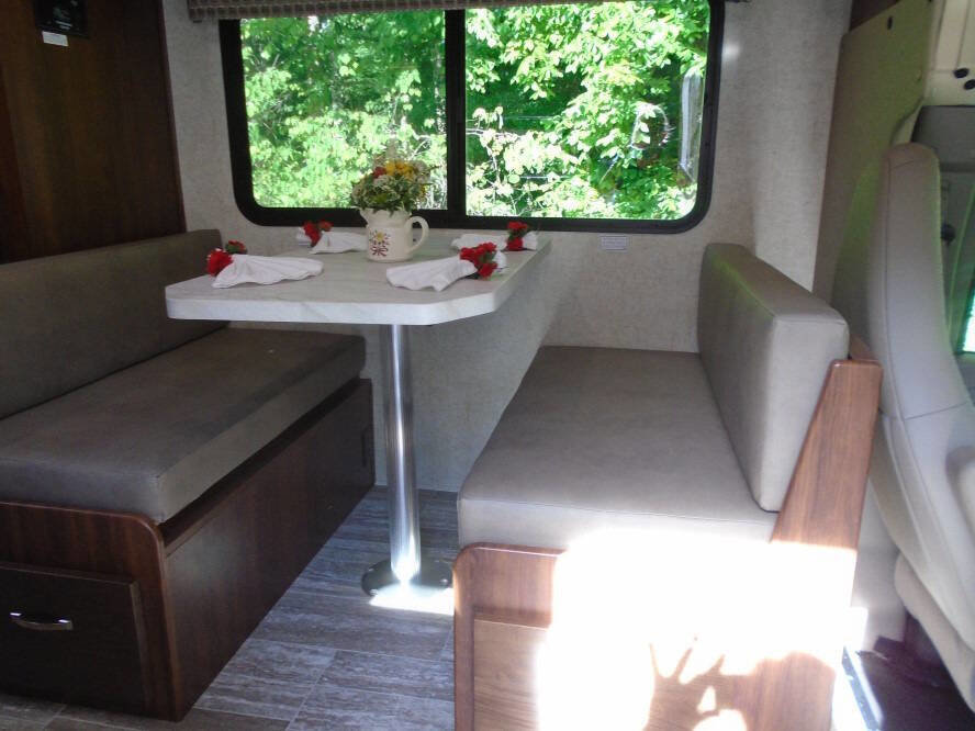 Used 2019 Chevrolet Express 4500 w/ RV Package RWD image 26