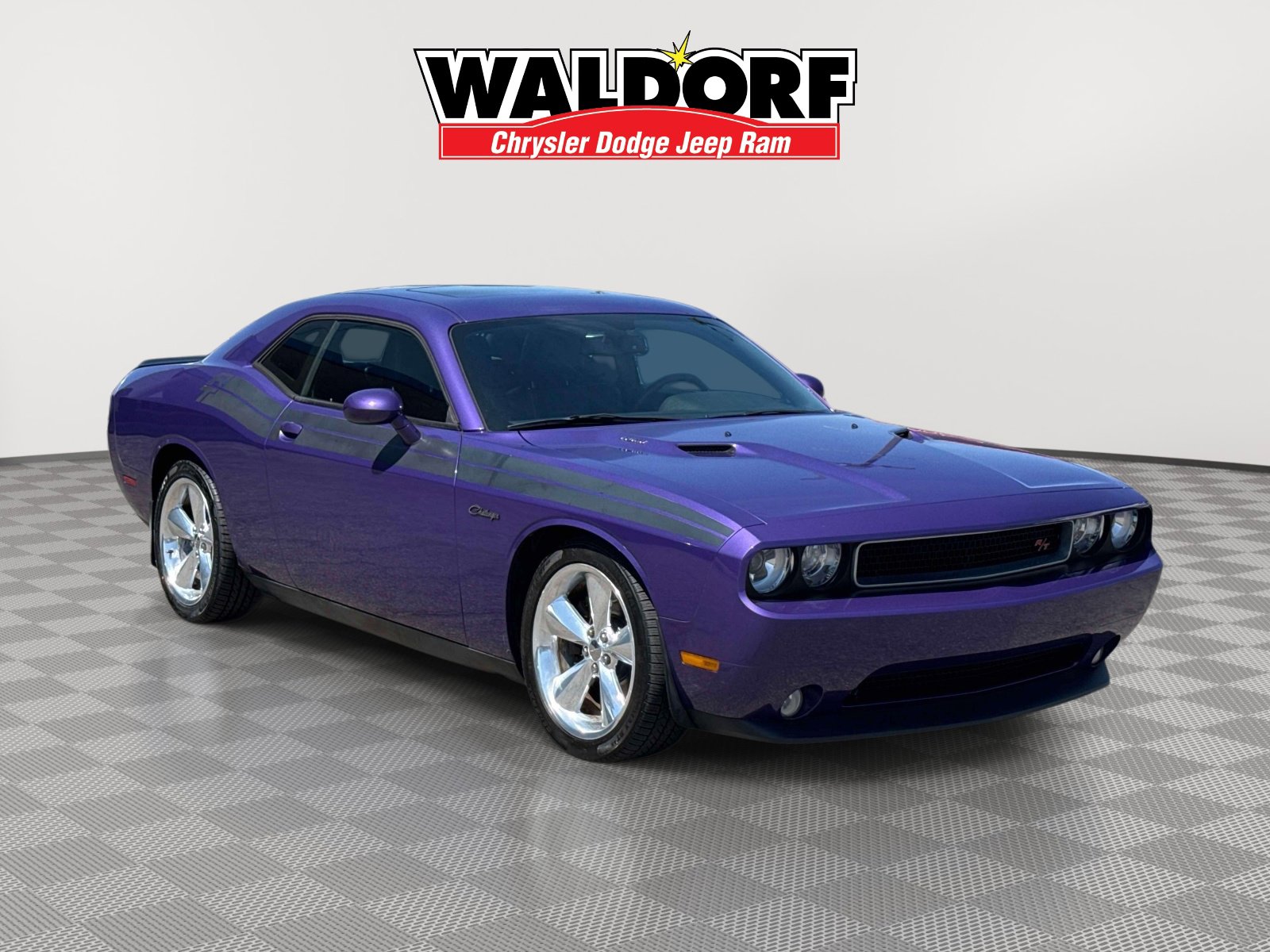 Used 2014 Dodge Challenger R/T RWD image 1