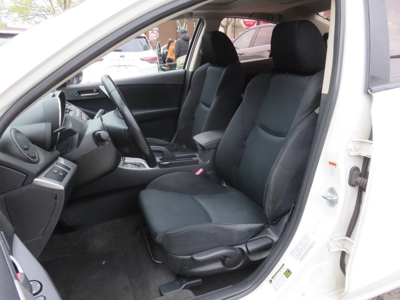 Used 2011 MAZDA MAZDA3 s Sport w/ Tech Pkg FWD image 10