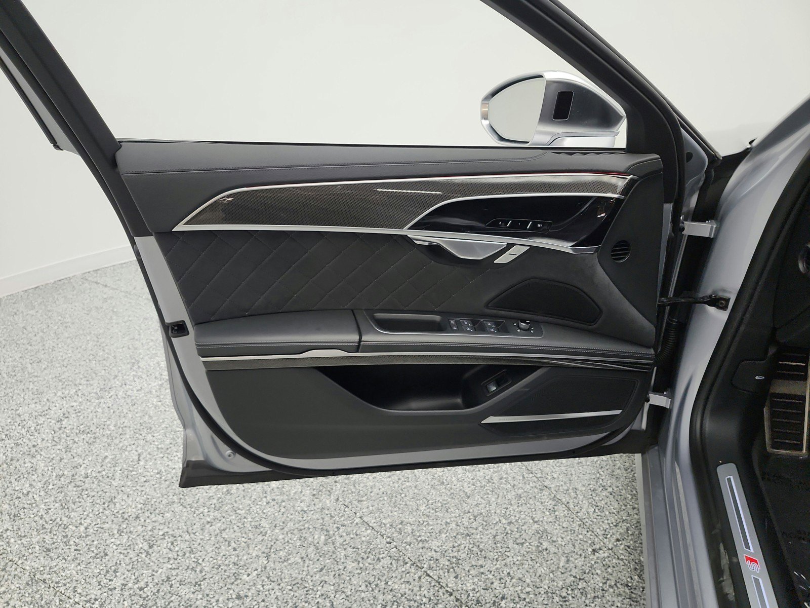 Used 2023 Audi S8 w/ S8 Executive Package image 16