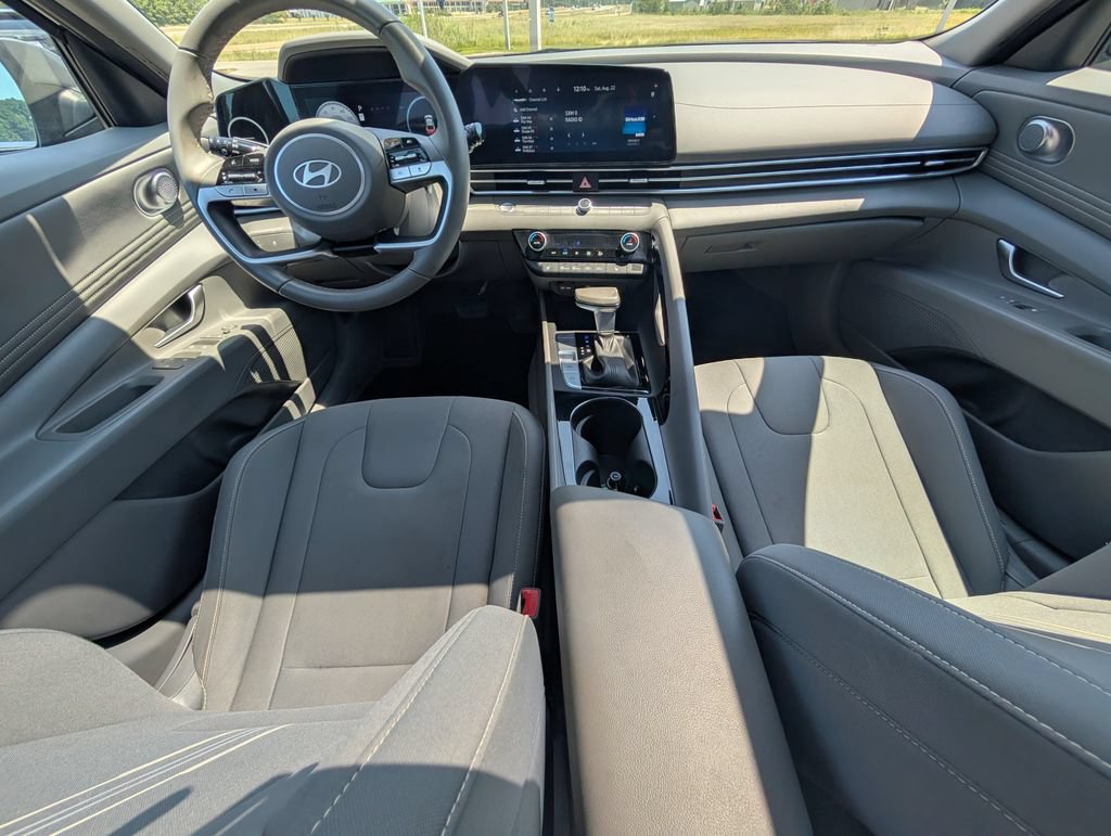 Used 2024 Hyundai Elantra SEL w/ Convenience Package FWD image 26