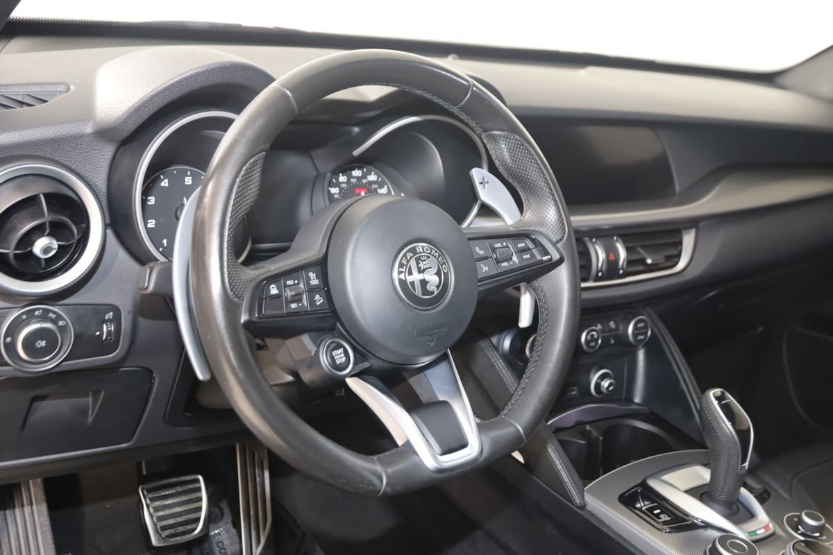 Used 2023 Alfa Romeo Stelvio Veloce AWD/4WD image 6