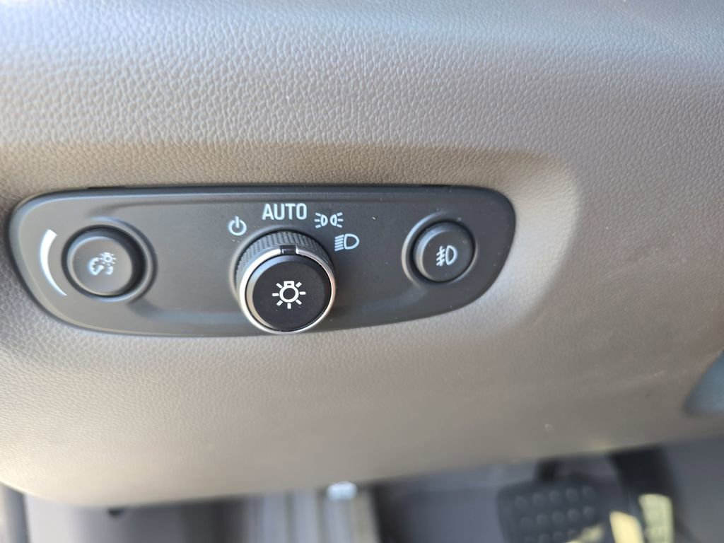 Used 2020 Chevrolet Traverse LT w/ LT Premium Package image 27