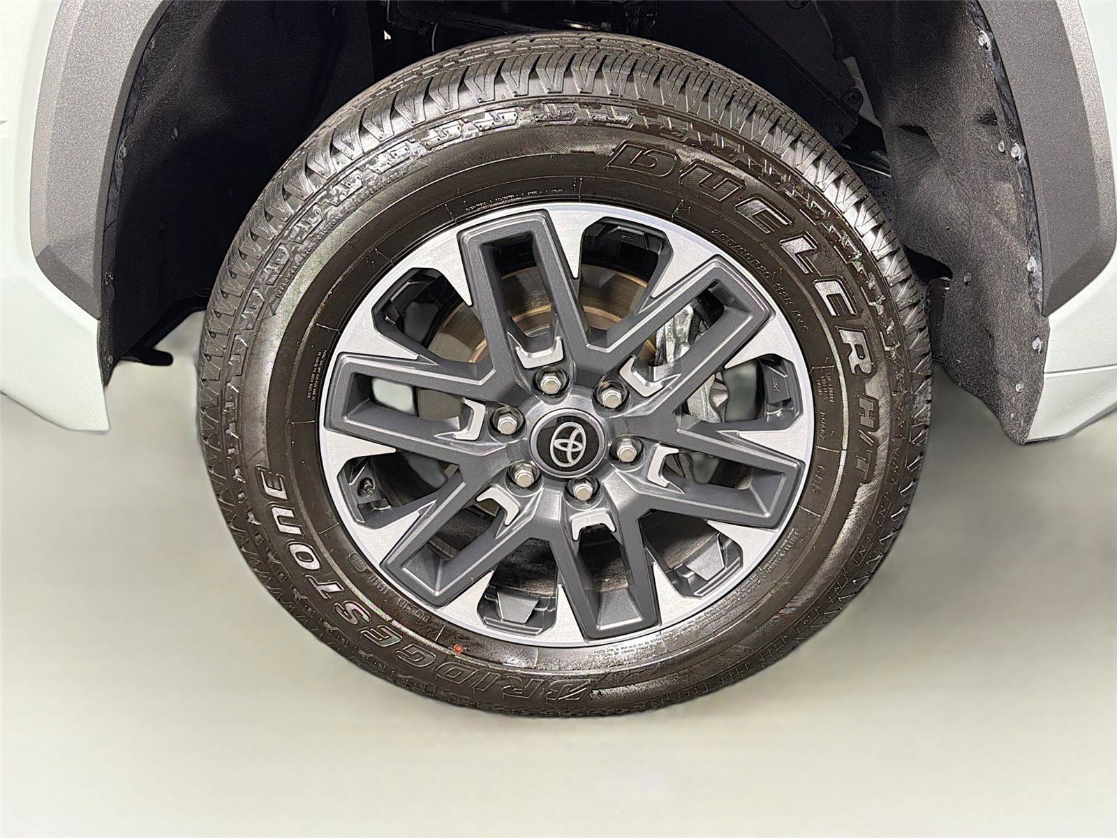 Used 2026 Toyota Tundra Limited AWD/4WD image 29