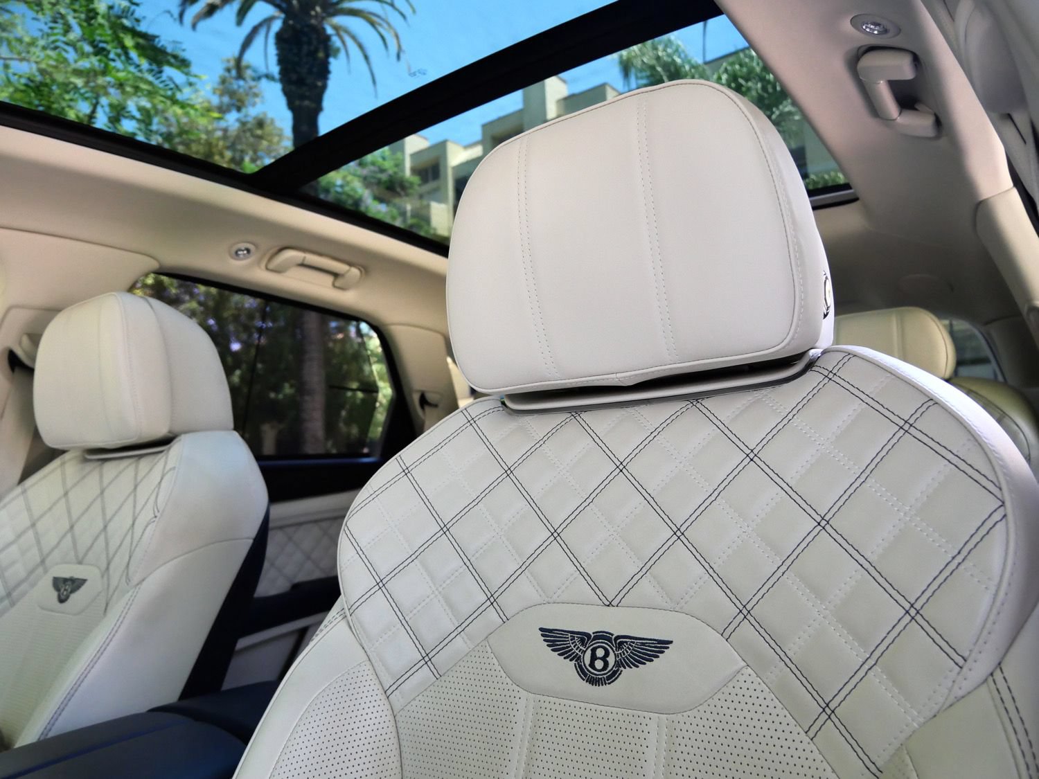 Used 2022 Bentley Bentayga AWD/4WD image 13