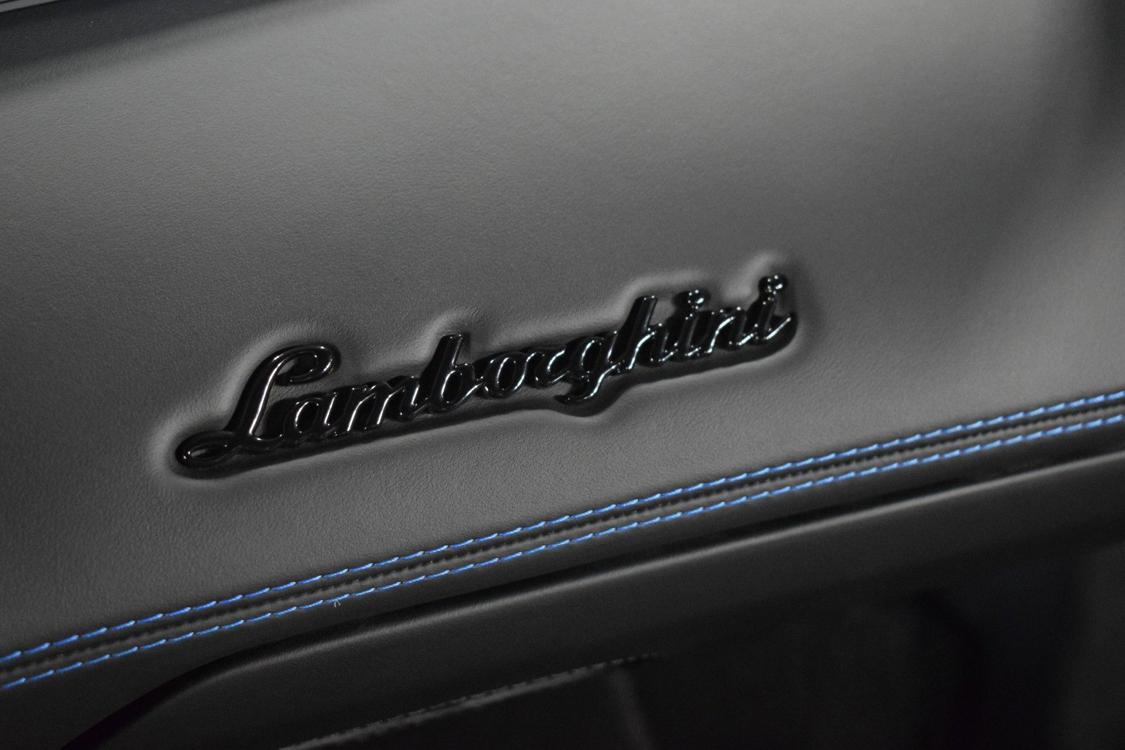 Used 2019 Lamborghini Aventador S image 23