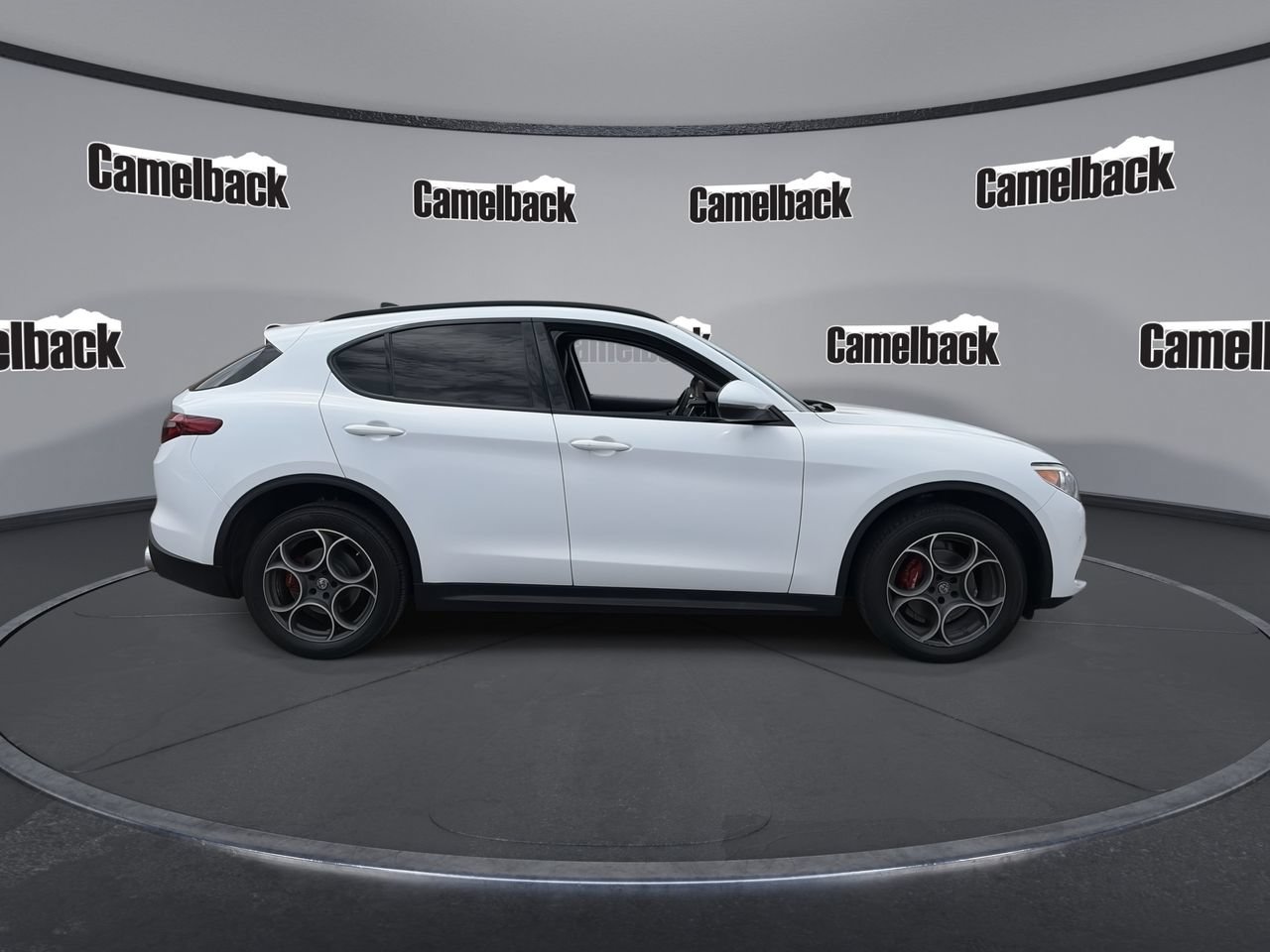 Used 2018 Alfa Romeo Stelvio Sport w/ Quick Order Package 22J Sport AWD/4WD image 8