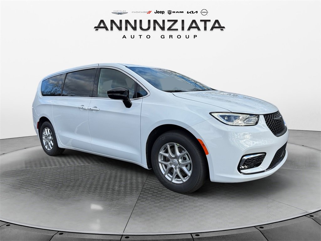 New 2026 Chrysler Pacifica Select image 7