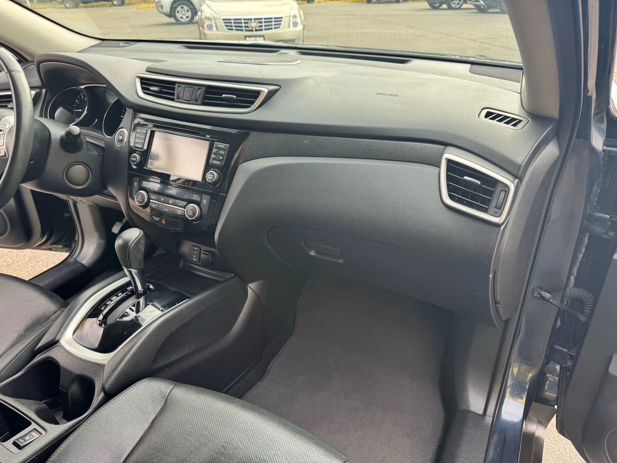 Used 2015 Nissan Rogue SL w/ SL Premium Package image 25