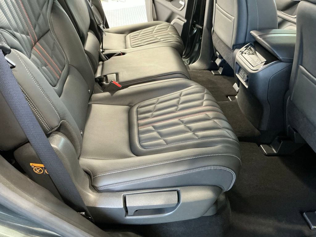 Used 2025 Nissan Armada PRO-4X image 19