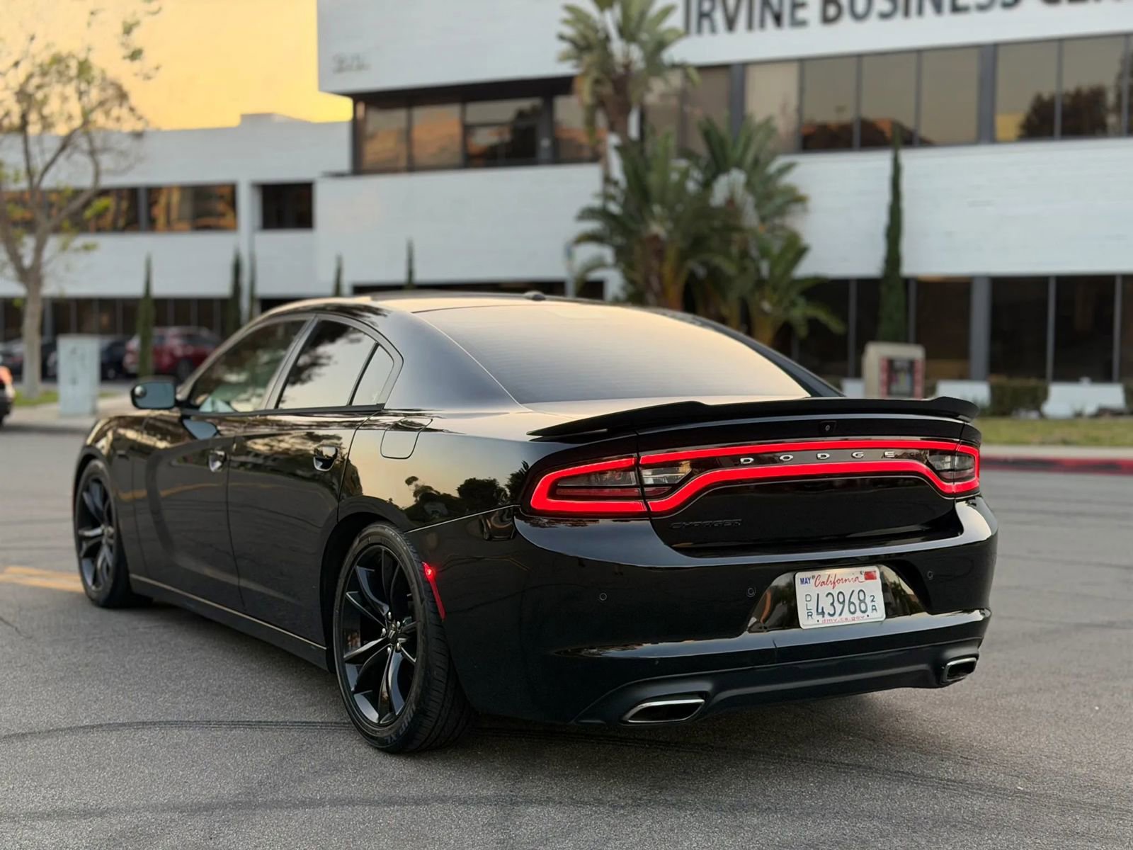 Used 2018 Dodge Charger SXT w/ Blacktop Package image 10