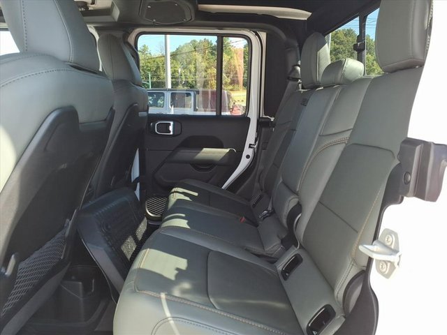 New 2025 Jeep Gladiator Mojave image 8