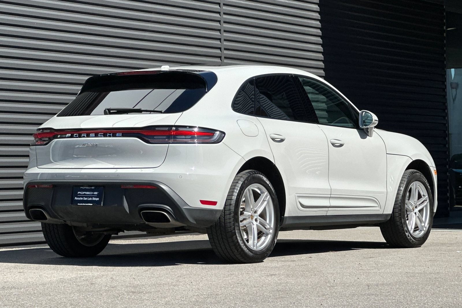 Used 2025 Porsche Macan AWD/4WD image 8