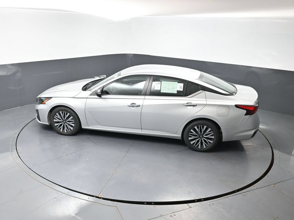 Used 2024 Nissan Altima 2.5 SV FWD image 44