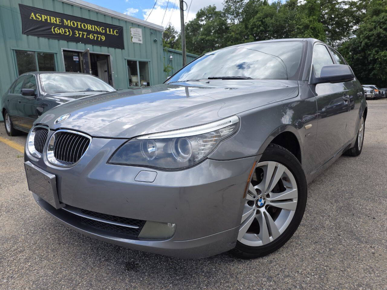 Used 2010 BMW 528i xDrive Sedan AWD/4WD image 2
