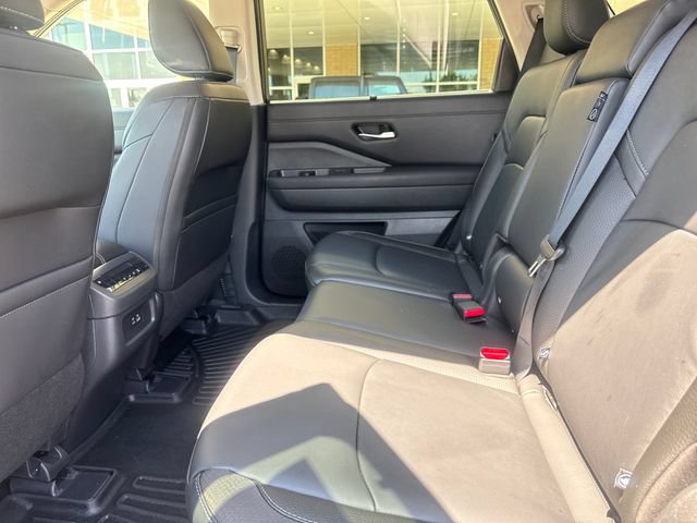 Used 2025 Nissan Pathfinder SL FWD image 20