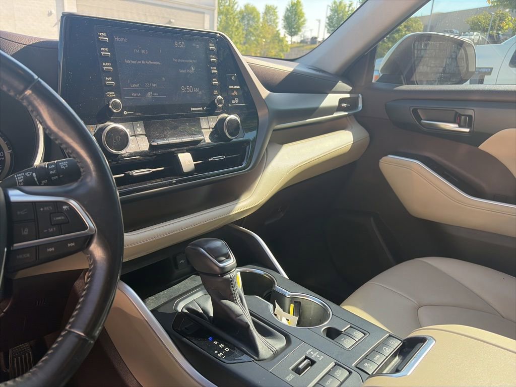 Used 2020 Toyota Highlander XLE AWD/4WD image 17