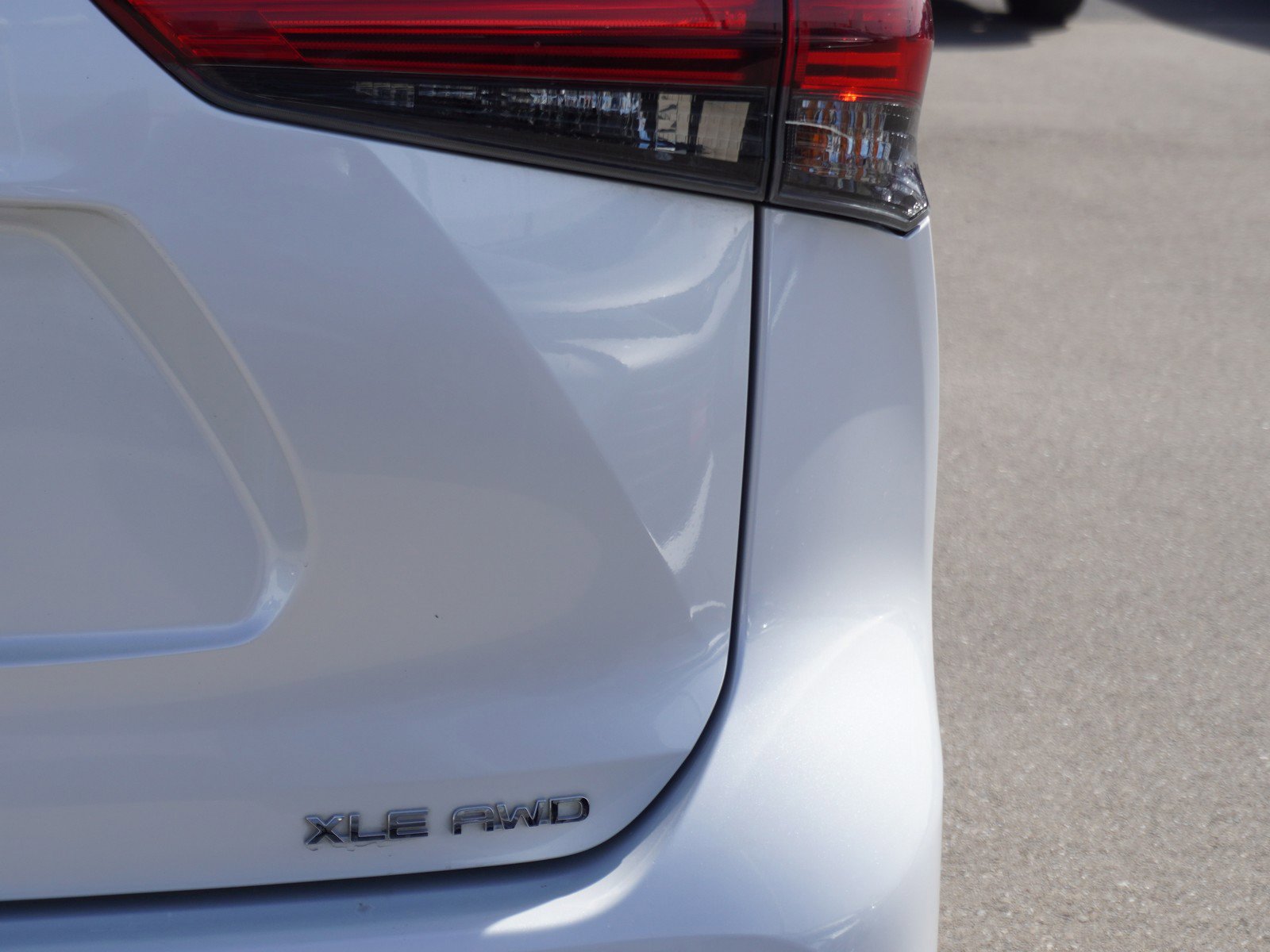 Used 2022 Toyota Highlander XLE image 10