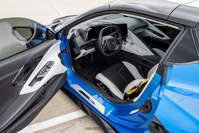 Used 2024 Chevrolet Corvette Stingray Premium Conv w/ Stealth Interior Trim Package RWD image 32