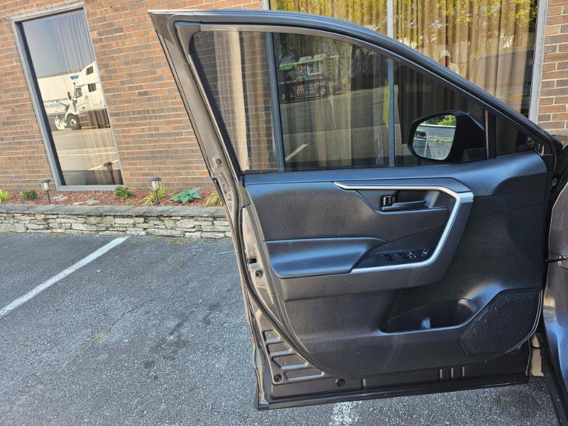 Used 2019 Toyota RAV4 LE image 28