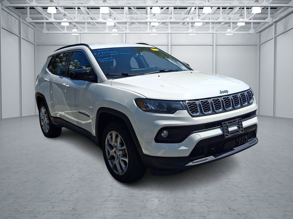Used 2024 Jeep Compass Latitude AWD/4WD image 3