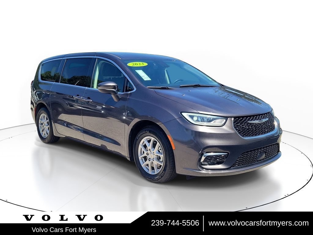 Used 2023 Chrysler Pacifica Touring-L FWD image 1