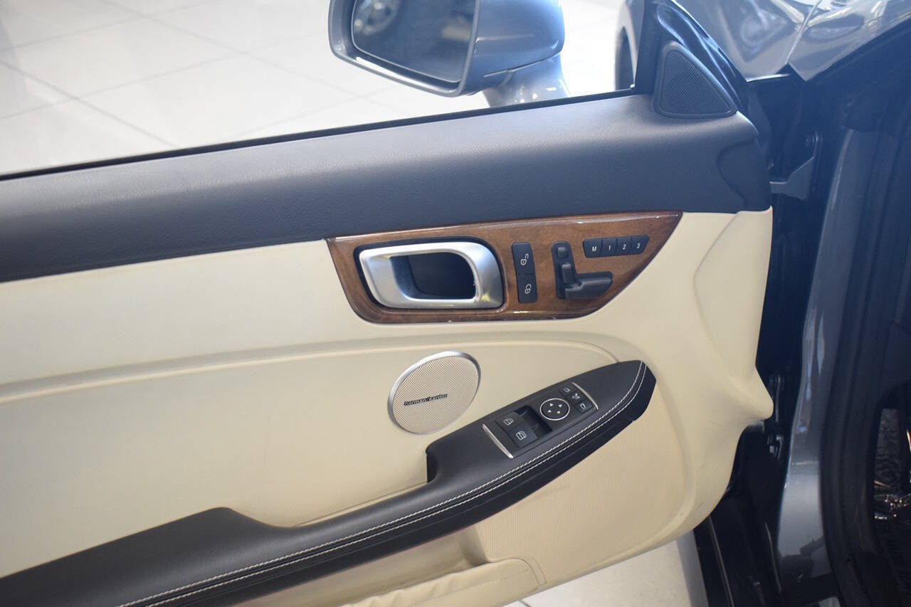 Used 2016 Mercedes-Benz SLK 300 image 16
