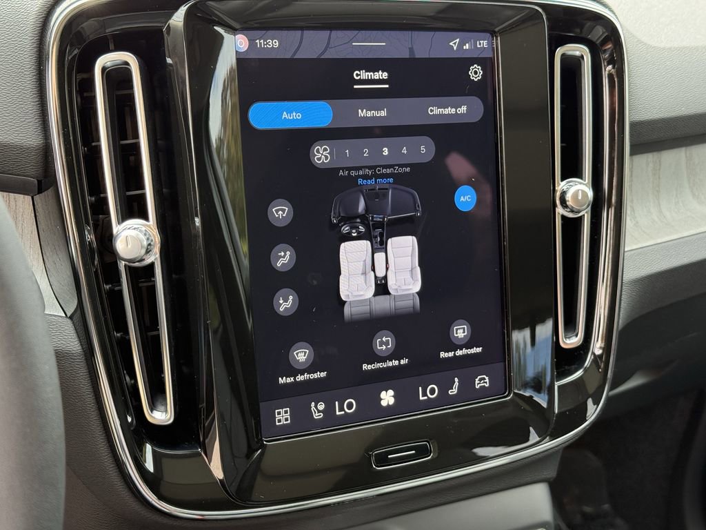 New 2026 Volvo XC40 B5 Core w/ Climate Package image 23