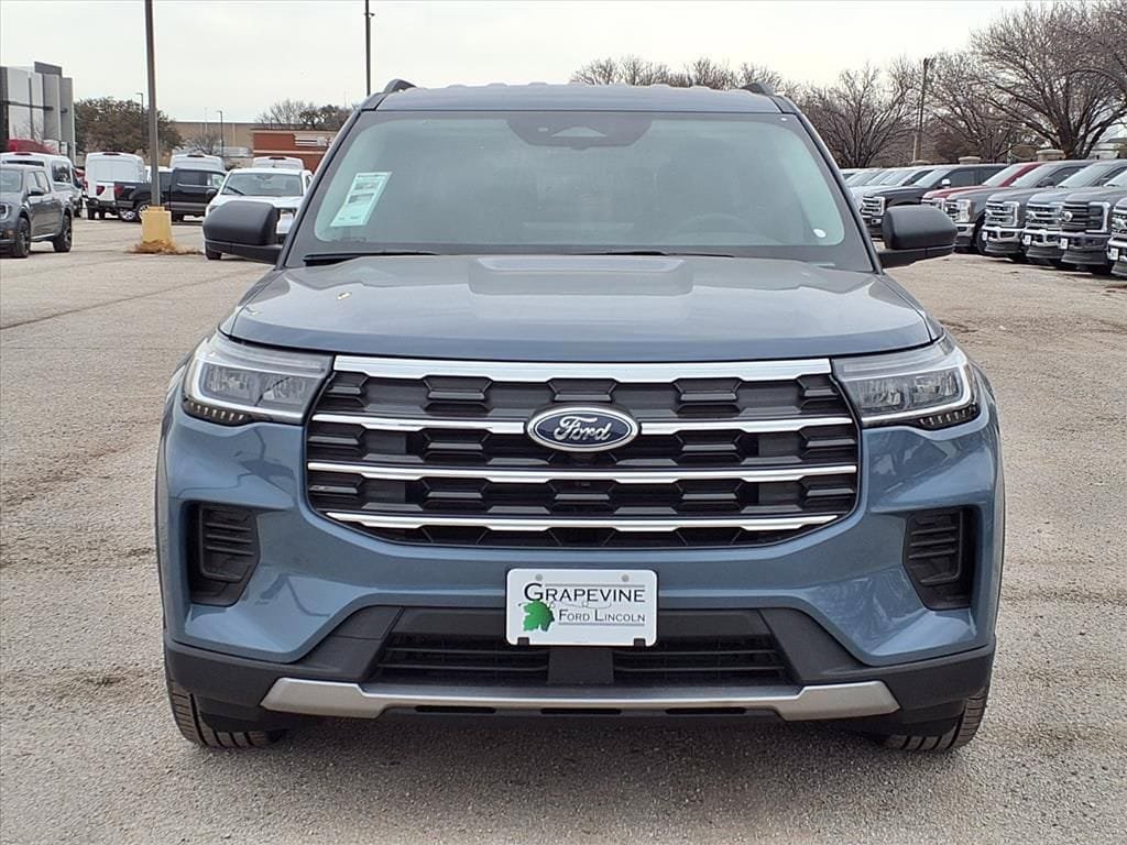 New 2026 Ford Explorer Active RWD image 2
