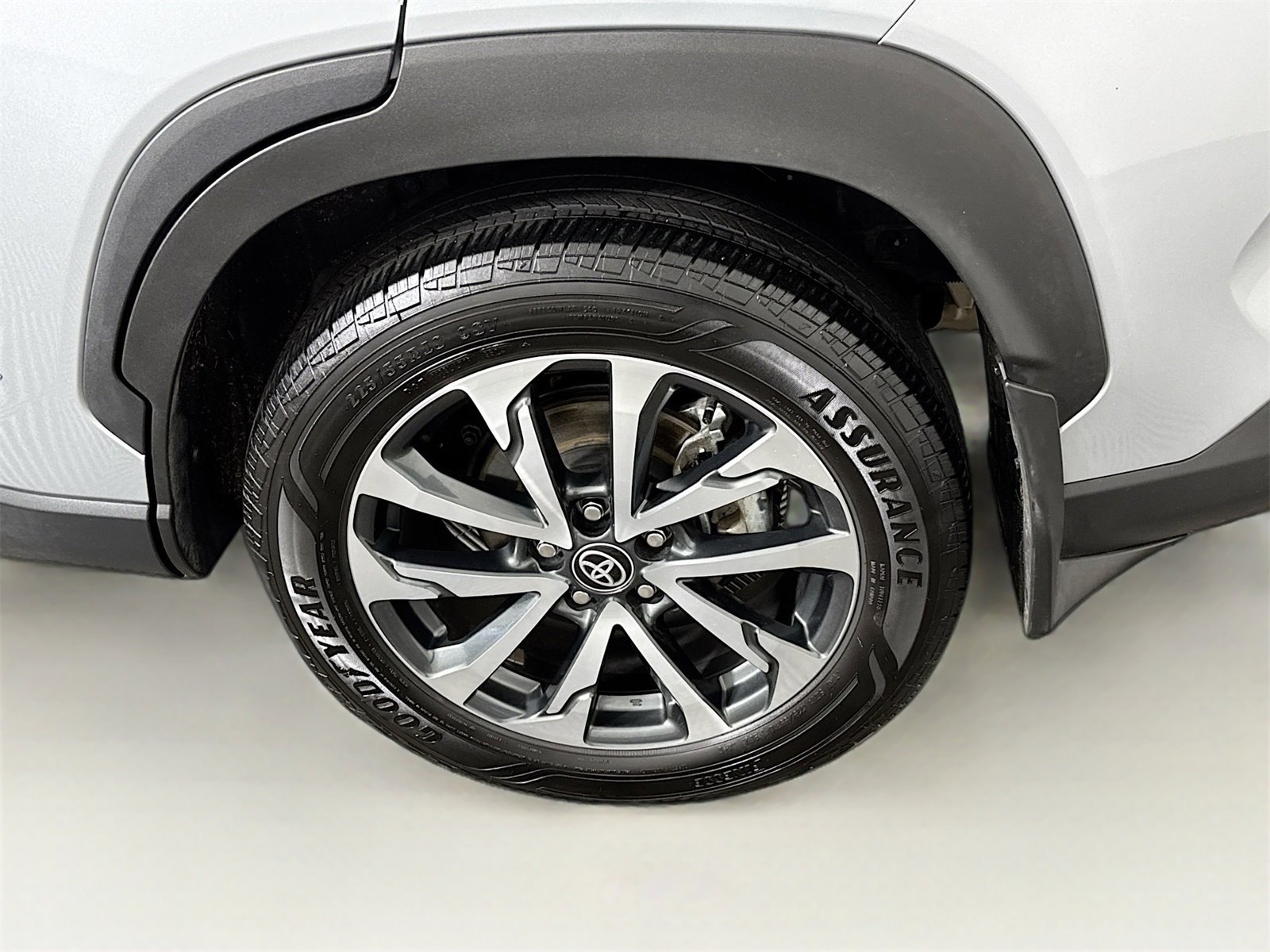 Used 2024 Toyota Corolla Cross XLE image 17