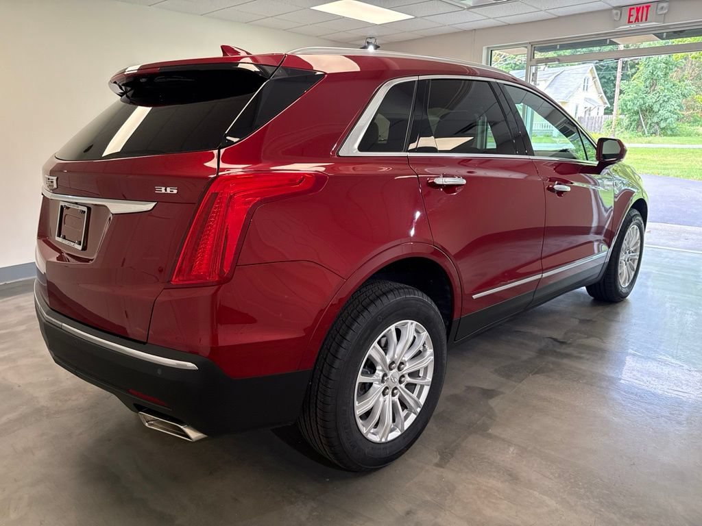 Used 2019 Cadillac XT5 FWD image 2