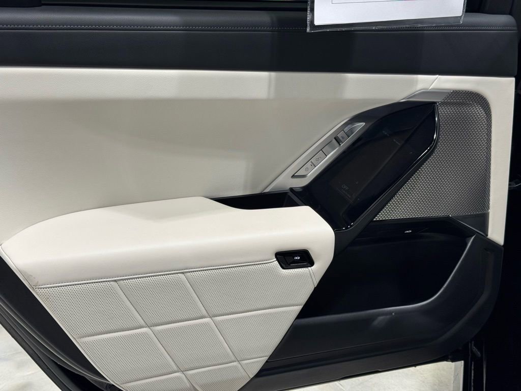 Used 2023 BMW 740i image 20