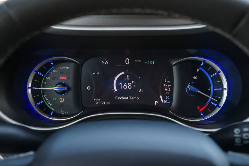 Used 2023 Chrysler Pacifica Touring-L FWD image 24