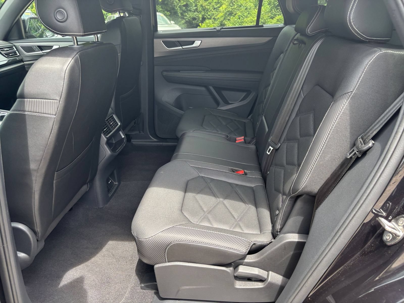 Used 2025 Volkswagen Atlas Cross Sport SE FWD image 27